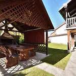 Tadey Apartmán